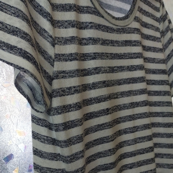 Bobeau Gray and White Fitted Tie Front T-Shirt - Picture 8 of 8